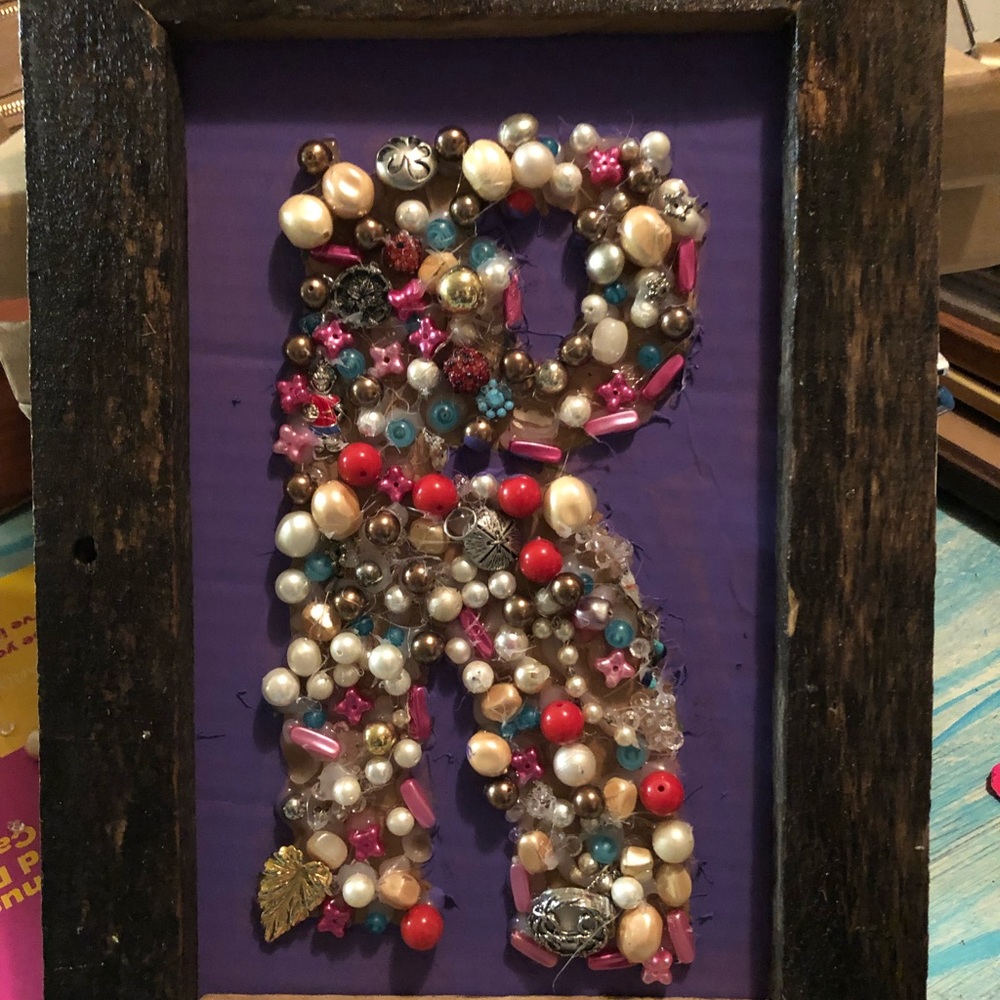 Jewelry “R” art